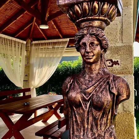 Caryatis Ntoridis & In Apartament