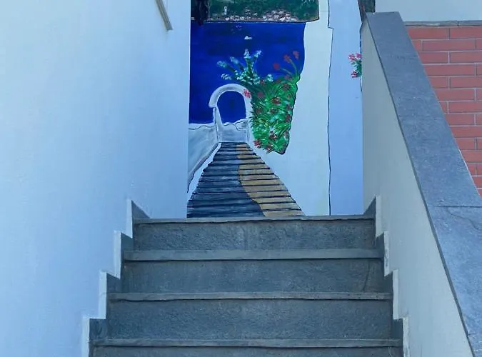 Caryatis Ntoridis & In Appartement