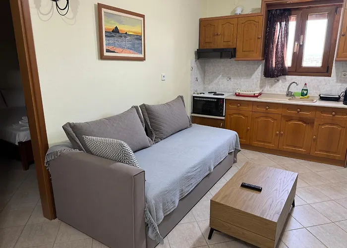 Caryatis Ntoridis & In Áfitos