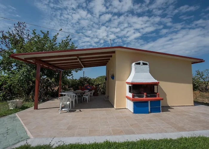 Caryatis Ntoridis & In Appartement