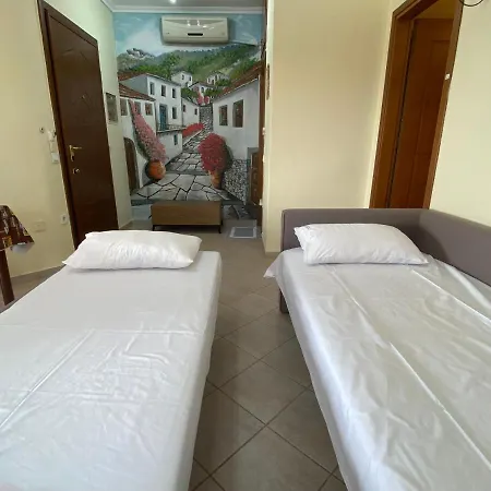 Caryatis Ntoridis & In Apartamento *