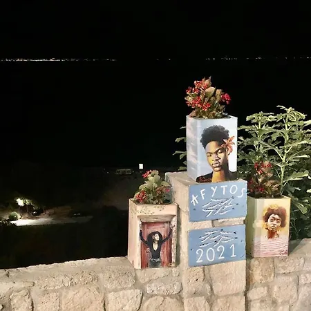 Caryatis Ntoridis & In Apartamento *