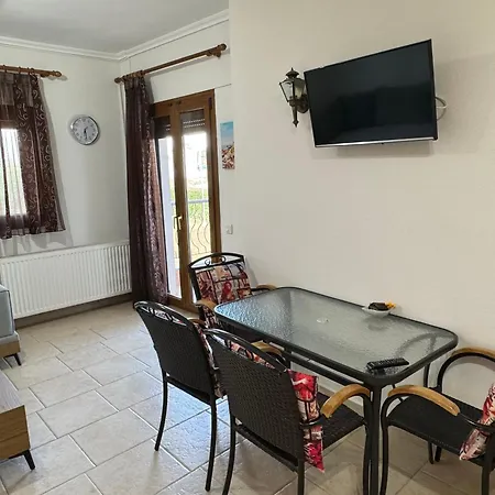 Caryatis Ntoridis & In Apartamento Áfitos