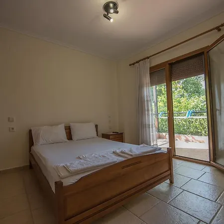 Caryatis Ntoridis & In Áfitos