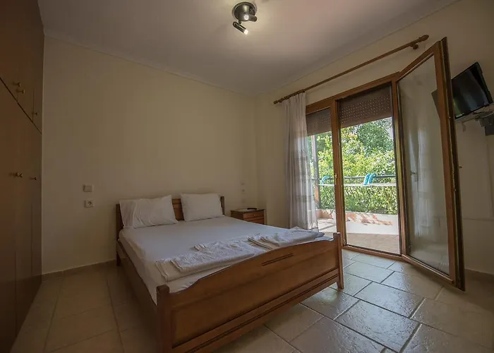 Caryatis Ntoridis & In 阿菲托斯