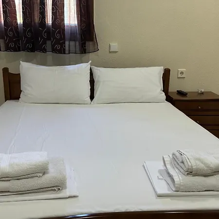 Caryatis Ntoridis & In