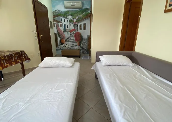 Caryatis Ntoridis & In Appartamento *